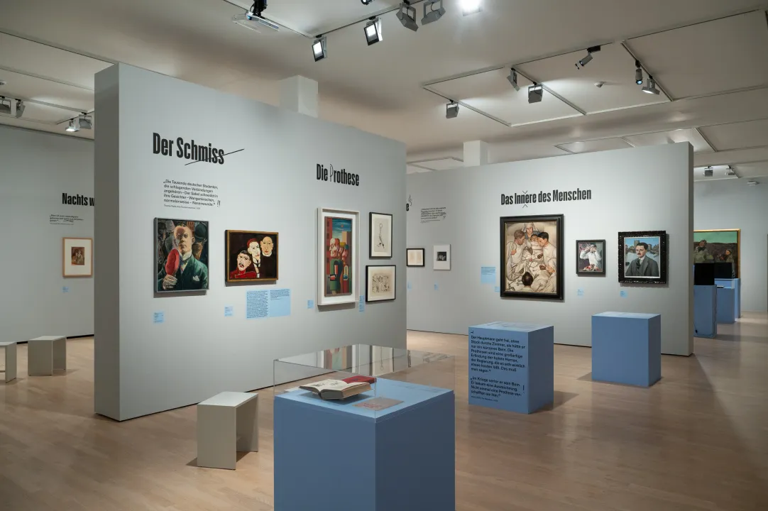 VARIOUS OTHERS – Contemporary Art Munich - Ausstellungsansicht, Ein Ferngespräch. Szenen aus der Weimarer Republik, Städtische Galerie im Lenbachhaus und Kunstbau München, 2026. Foto: Simone Gänsheimer